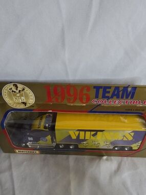 Match 1996 Vikings Team Collectible Truck - Yellow & Purple